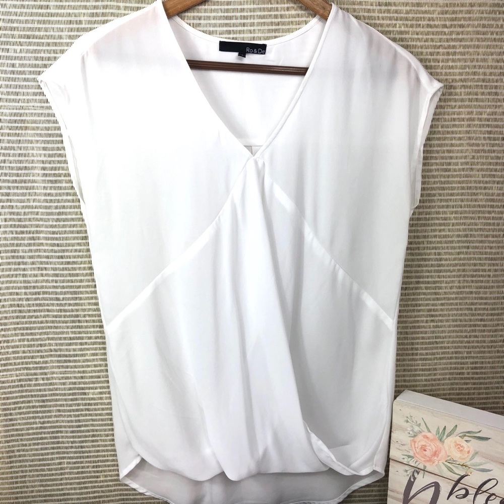 RO & De woman’s cream top V-neck Twist bottom size s